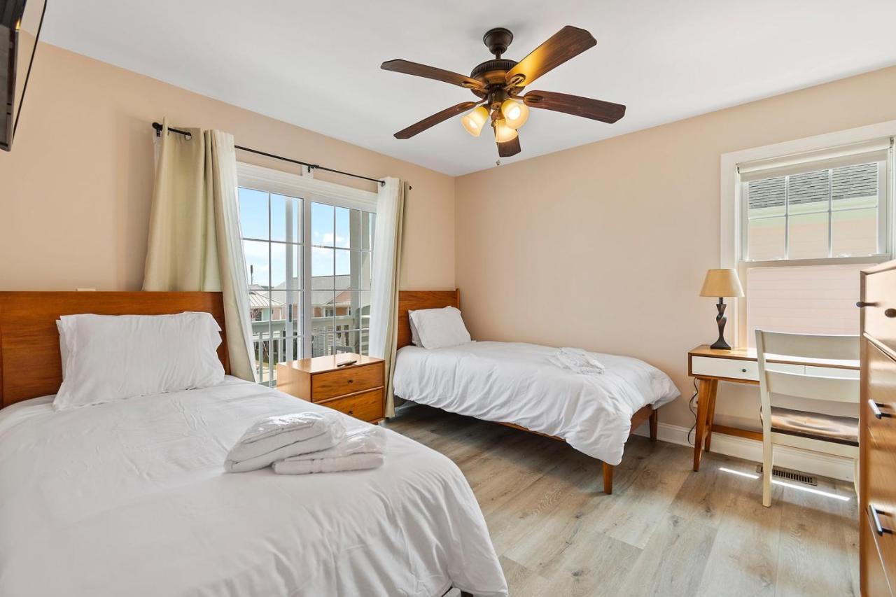 Nirvana Oak Island Exterior photo