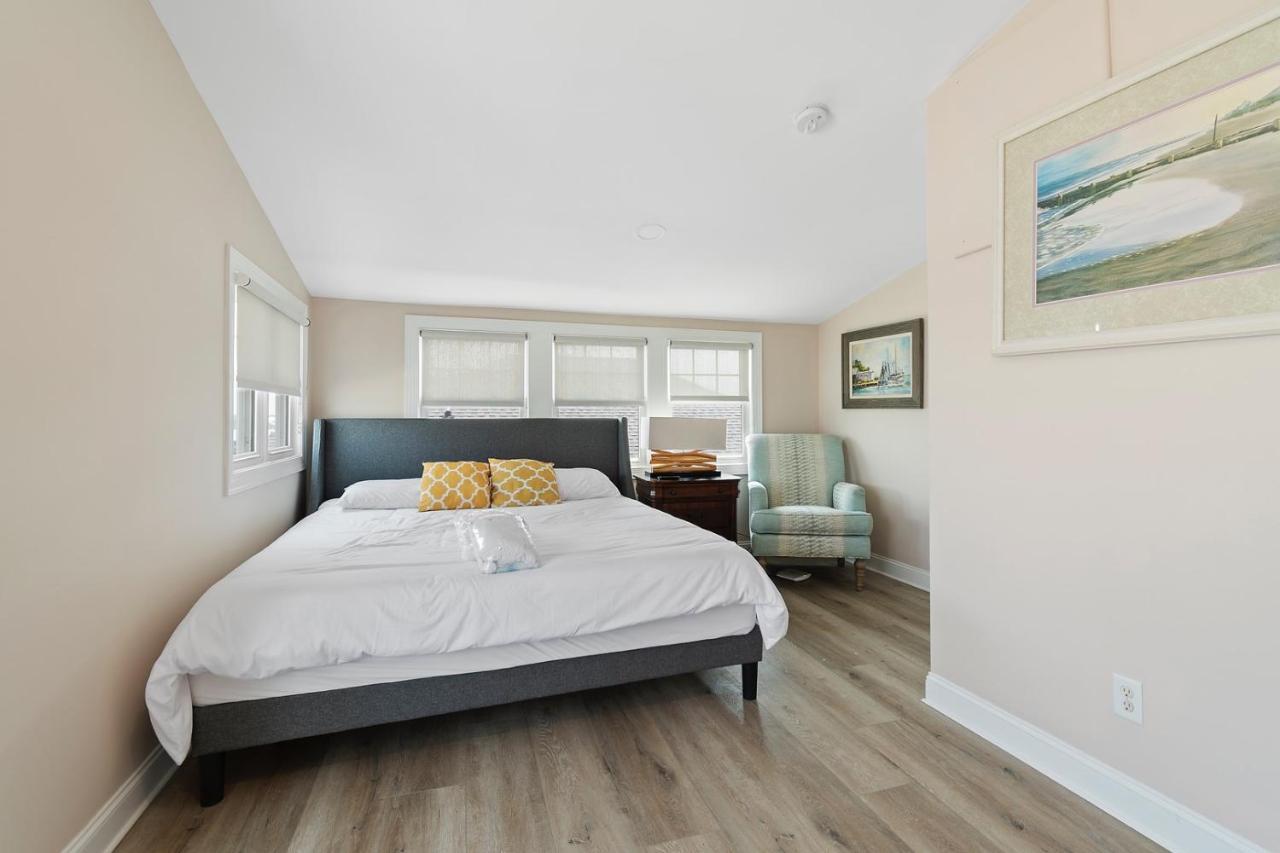 Nirvana Oak Island Exterior photo