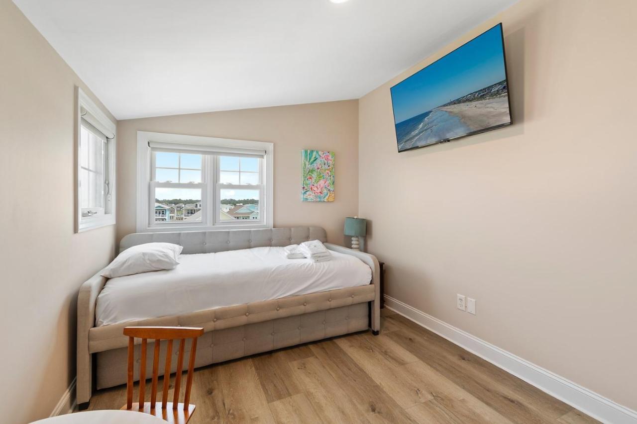 Nirvana Oak Island Exterior photo