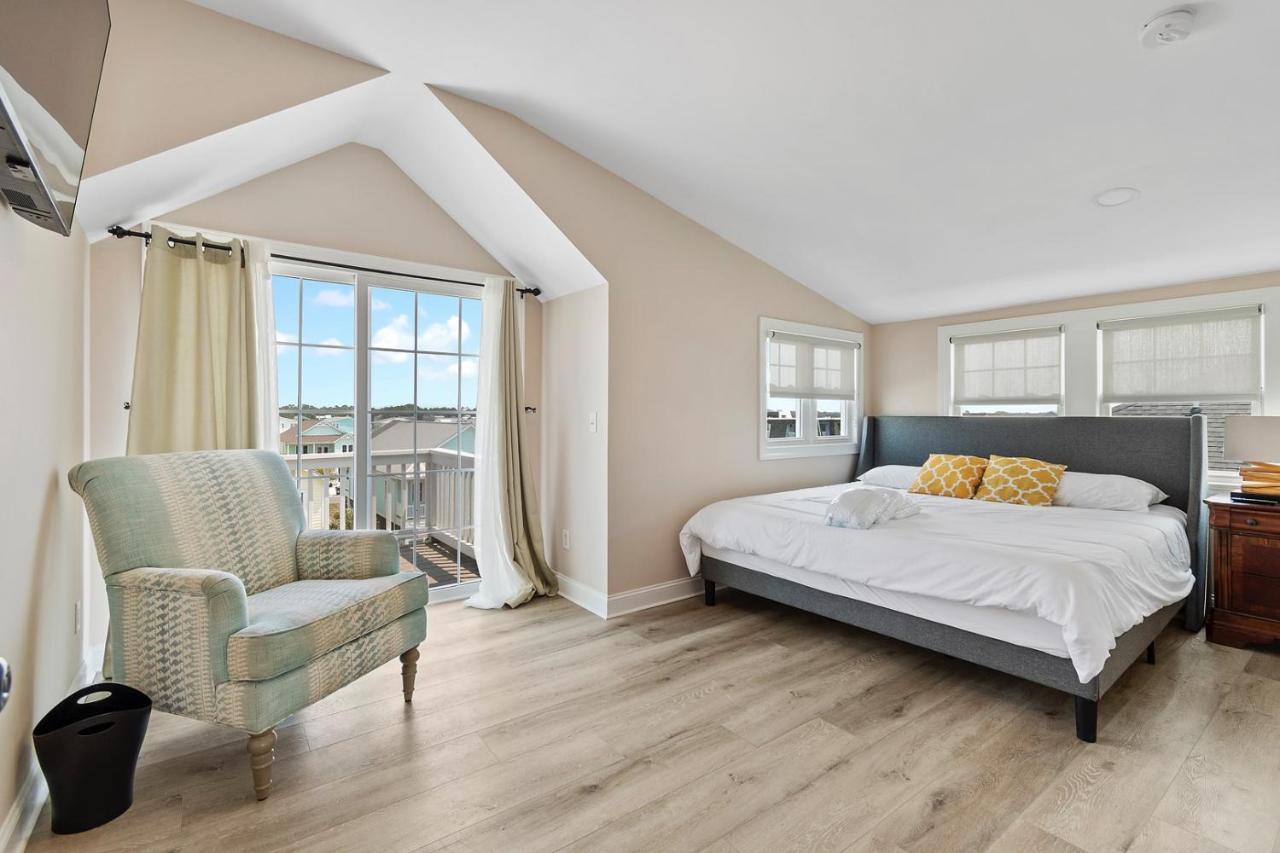 Nirvana Oak Island Exterior photo