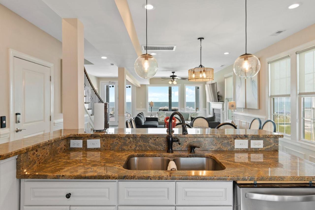 Nirvana Oak Island Exterior photo